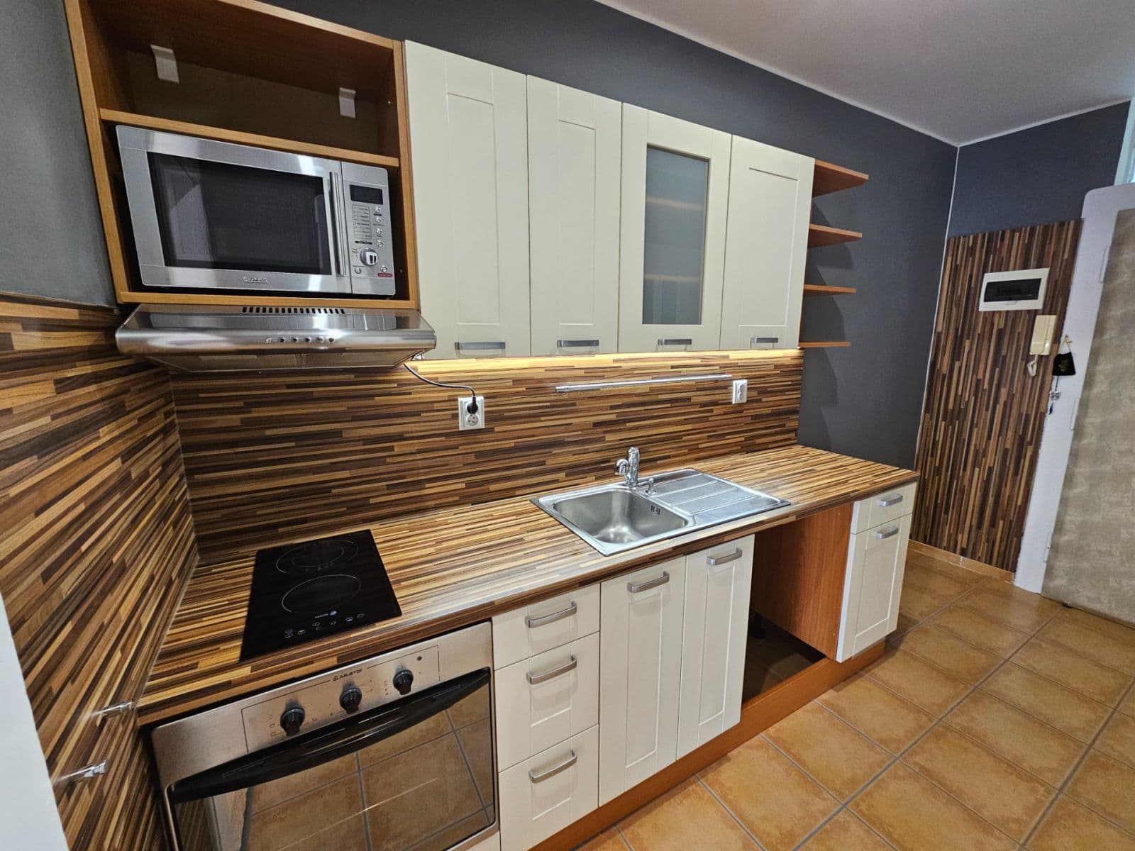 Studio flat to rent, 37 m², Prouzova, Prague, Prague Studio flat to rent, 37 m², Prouzova, Prague, Prague