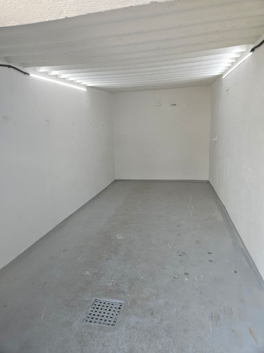 garage to rent, 18 m², Brno, Jihomoravský Region garage to rent, 18 m², Brno, Jihomoravský Region