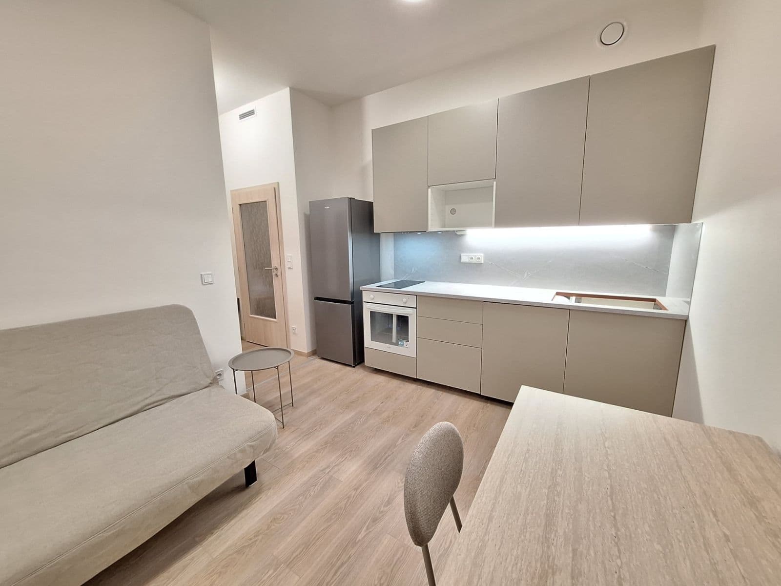 1 bedroom with open-plan kitchen flat to rent, 32 m², Arnošta Staňka, Prague, Prague 1 bedroom with open-plan kitchen flat to rent, 32 m², Arnošta Staňka, Prague, Prague