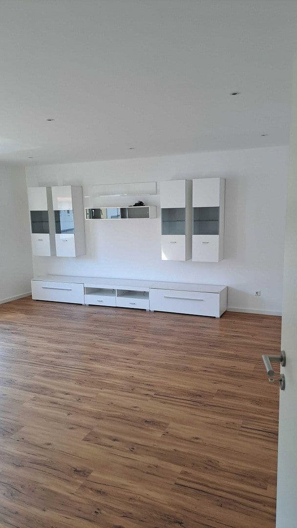3 bedroom with open-plan kitchen flat to rent, 123 m², Bempflingen, Baden-Württemberg 3 bedroom with open-plan kitchen flat to rent, 123 m², Bempflingen, Baden-Württemberg