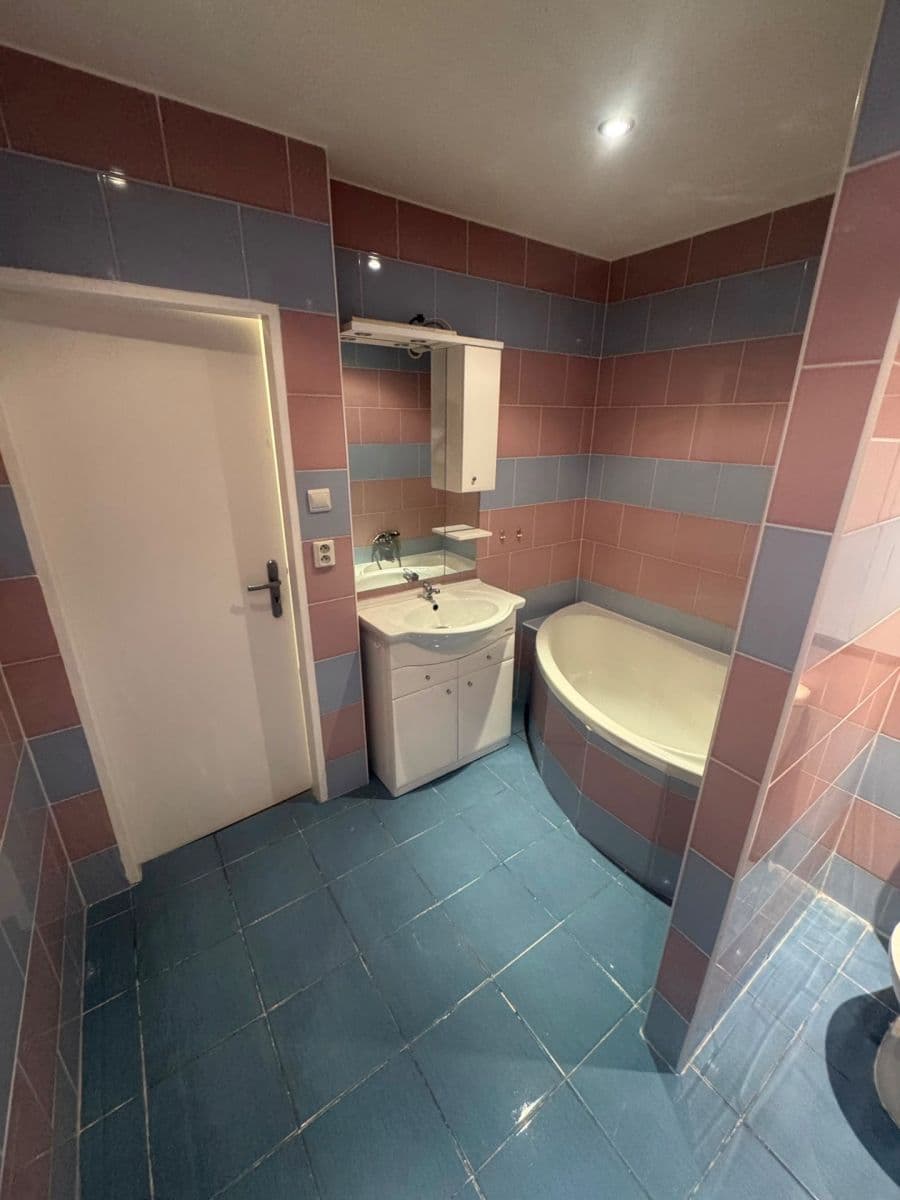 2 bedroom with open-plan kitchen flat to rent, 69 m², Trnovanská, Teplice, Ústecký Region 2 bedroom with open-plan kitchen flat to rent, 69 m², Trnovanská, Teplice, Ústecký Region