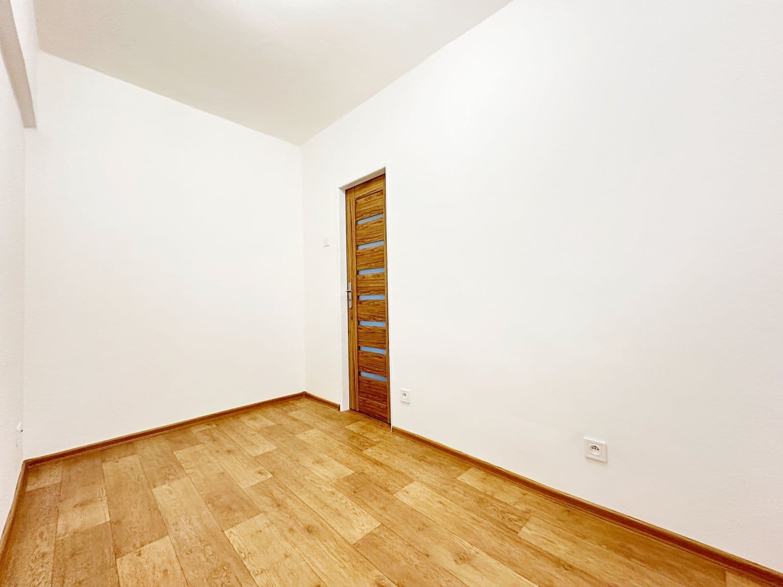2 bedroom with open-plan kitchen flat to rent, 81 m², Čechovská, Příbram, Středočeský Region 2 bedroom with open-plan kitchen flat to rent, 81 m², Čechovská, Příbram, Středočeský Region