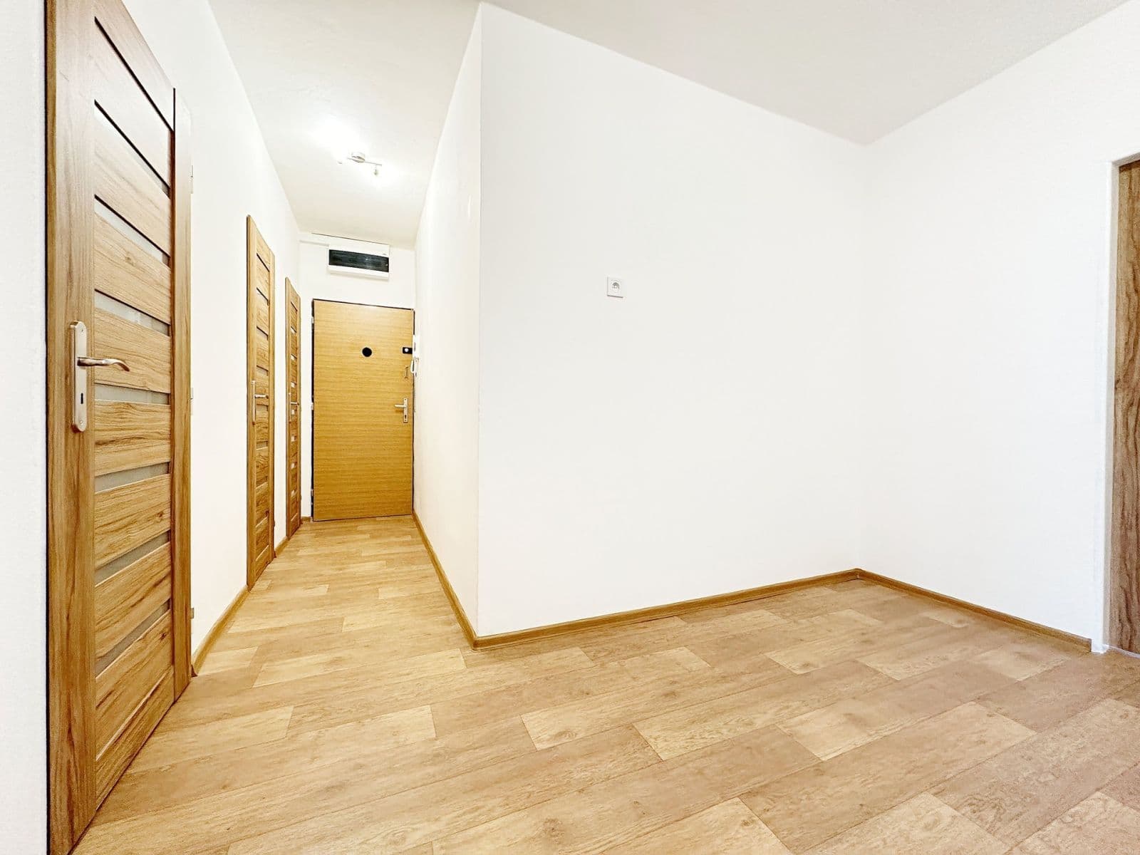 2 bedroom with open-plan kitchen flat to rent, 81 m², Čechovská, Příbram, Středočeský Region 2 bedroom with open-plan kitchen flat to rent, 81 m², Čechovská, Příbram, Středočeský Region