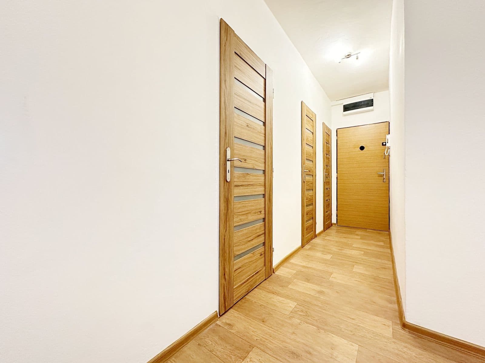 2 bedroom with open-plan kitchen flat to rent, 81 m², Čechovská, Příbram, Středočeský Region 2 bedroom with open-plan kitchen flat to rent, 81 m², Čechovská, Příbram, Středočeský Region