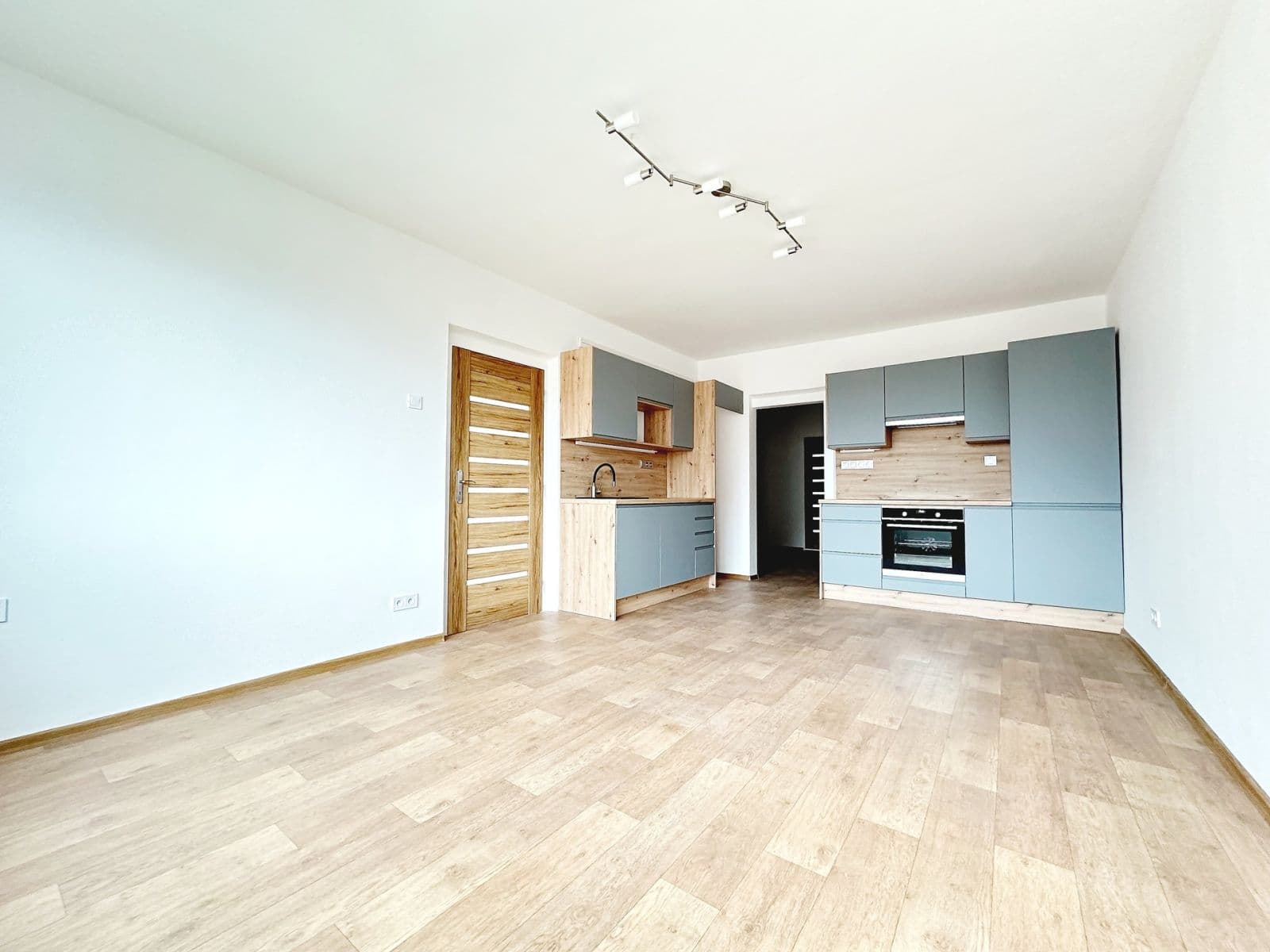 2 bedroom with open-plan kitchen flat to rent, 81 m², Čechovská, Příbram, Středočeský Region 2 bedroom with open-plan kitchen flat to rent, 81 m², Čechovská, Příbram, Středočeský Region
