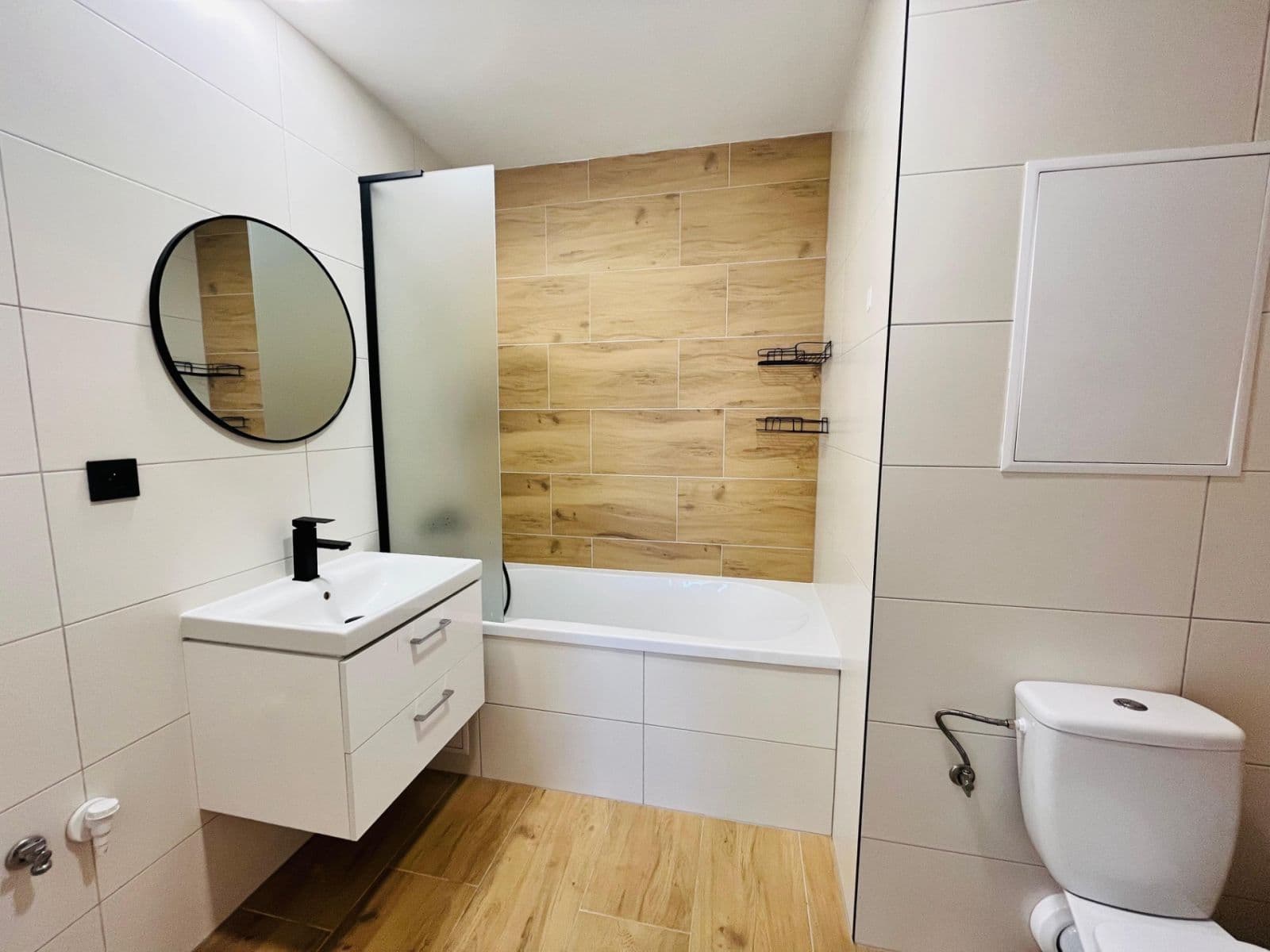 2 bedroom with open-plan kitchen flat to rent, 72 m², Javorová, Most, Ústecký Region 2 bedroom with open-plan kitchen flat to rent, 72 m², Javorová, Most, Ústecký Region