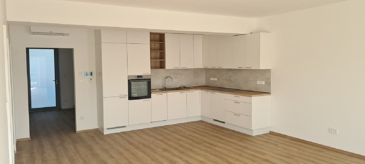 1 bedroom with open-plan kitchen flat to rent, 84 m², Hradišťská, Staré Město, Zlínský Region 1 bedroom with open-plan kitchen flat to rent, 84 m², Hradišťská, Staré Město, Zlínský Region