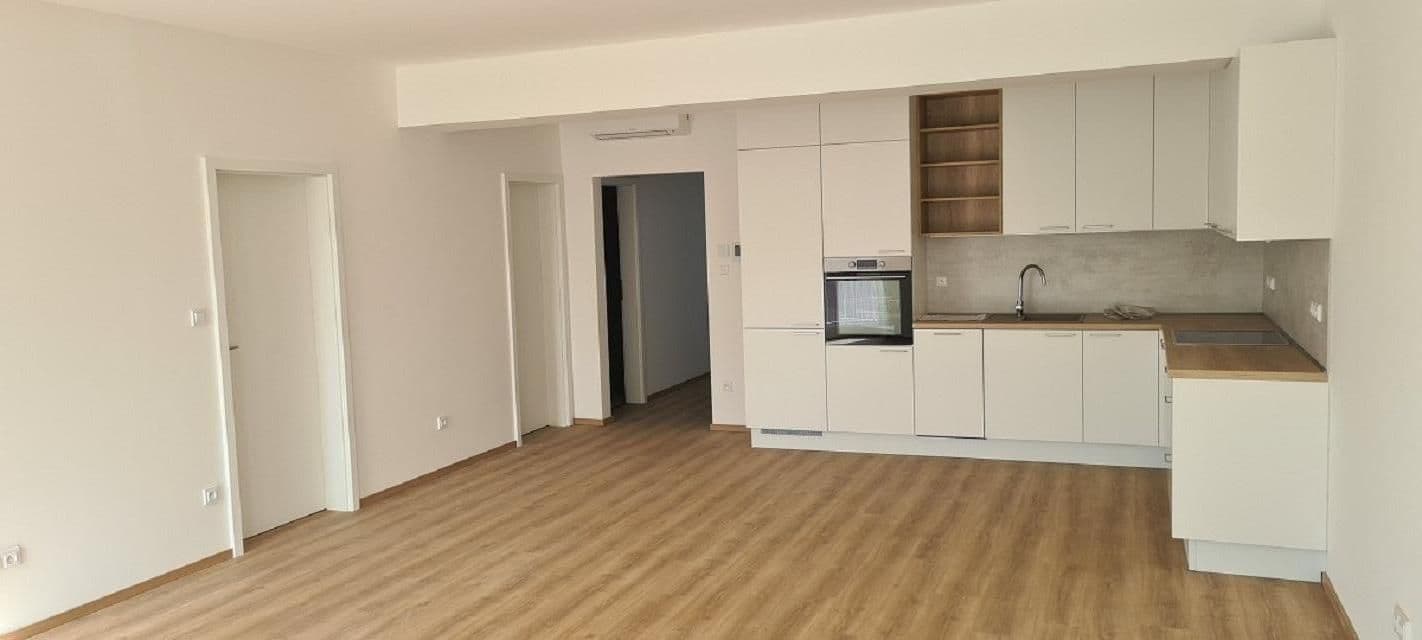 1 bedroom with open-plan kitchen flat to rent, 84 m², Hradišťská, Staré Město, Zlínský Region 1 bedroom with open-plan kitchen flat to rent, 84 m², Hradišťská, Staré Město, Zlínský Region