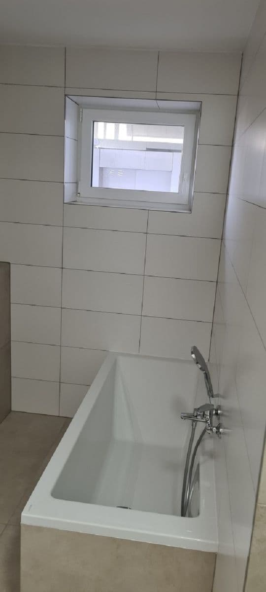 1 bedroom with open-plan kitchen flat to rent, 84 m², Hradišťská, Staré Město, Zlínský Region 1 bedroom with open-plan kitchen flat to rent, 84 m², Hradišťská, Staré Město, Zlínský Region