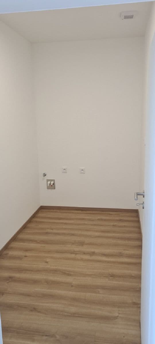 1 bedroom with open-plan kitchen flat to rent, 84 m², Hradišťská, Staré Město, Zlínský Region 1 bedroom with open-plan kitchen flat to rent, 84 m², Hradišťská, Staré Město, Zlínský Region