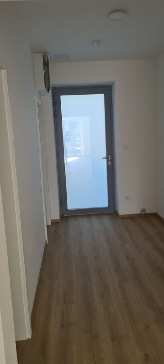 1 bedroom with open-plan kitchen flat to rent, 84 m², Hradišťská, Staré Město, Zlínský Region 1 bedroom with open-plan kitchen flat to rent, 84 m², Hradišťská, Staré Město, Zlínský Region