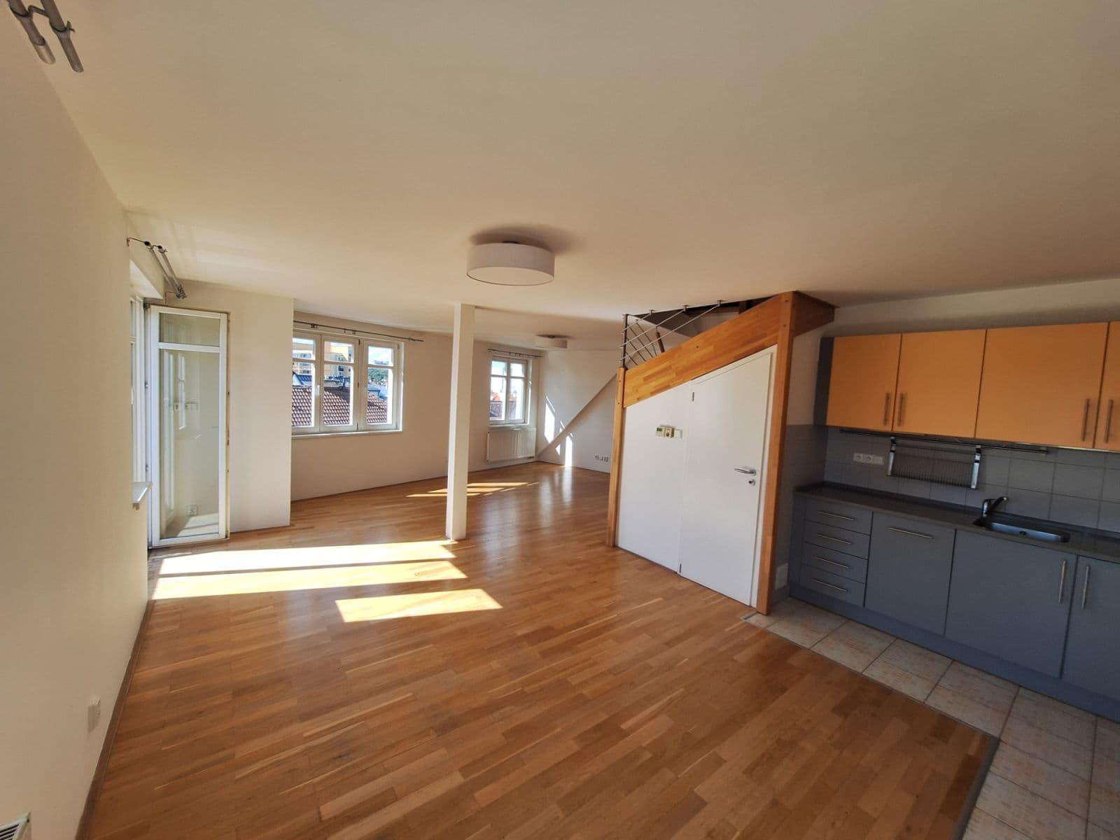 2 bedroom with open-plan kitchen flat to rent, 120 m², Benická, Prague, Prague 2 bedroom with open-plan kitchen flat to rent, 120 m², Benická, Prague, Prague