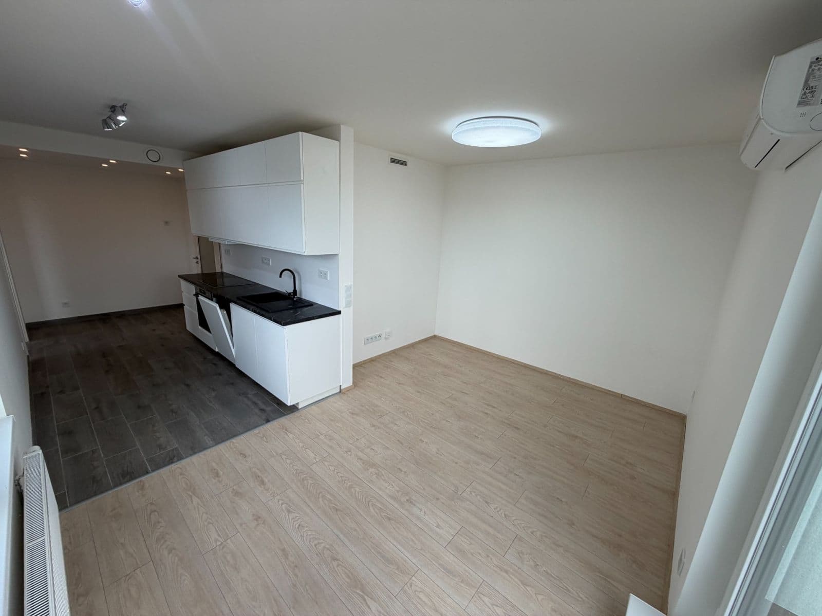 1 bedroom with open-plan kitchen flat to rent, 71 m², Františka Diviše, Prague, Prague 1 bedroom with open-plan kitchen flat to rent, 71 m², Františka Diviše, Prague, Prague