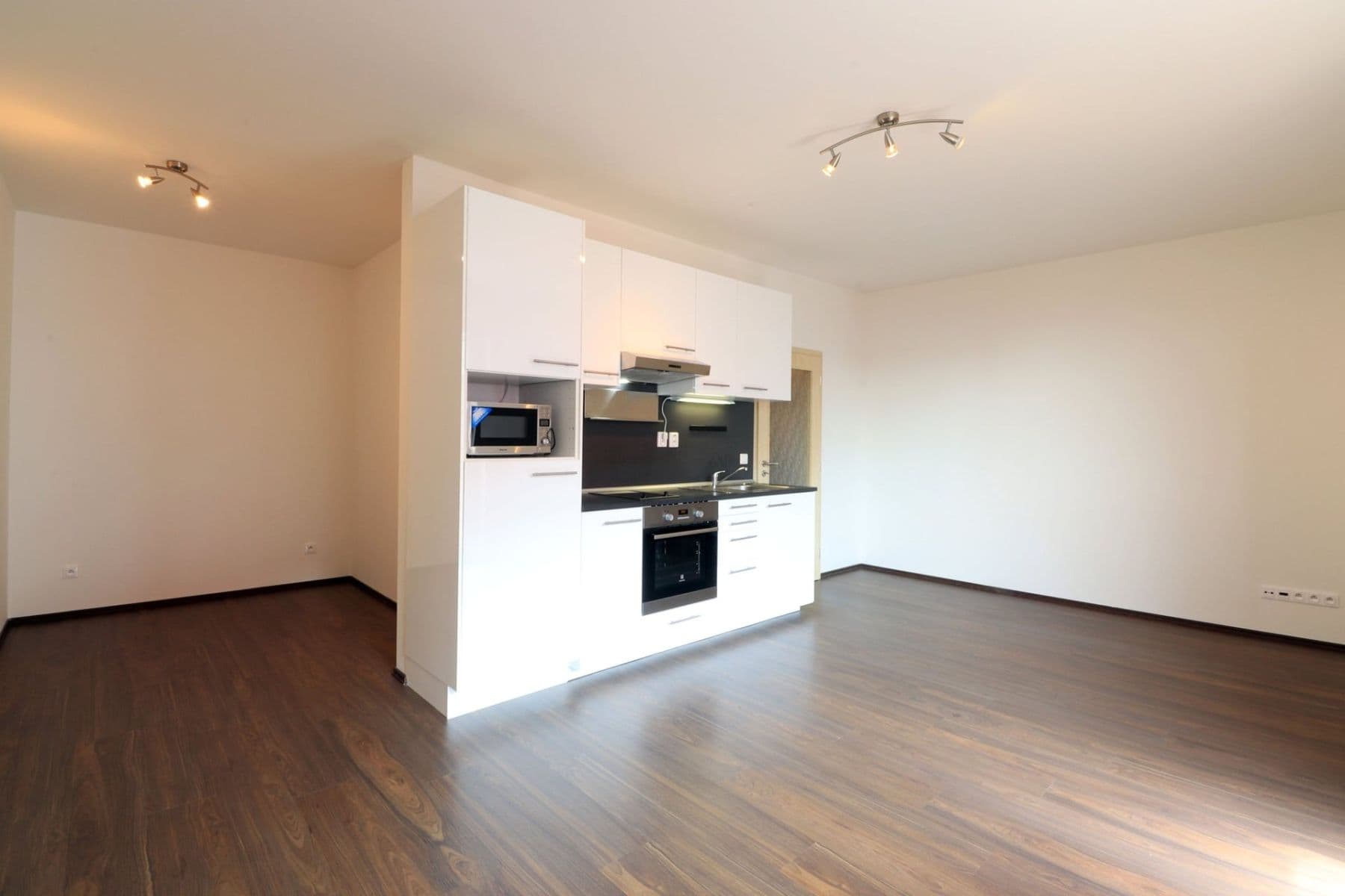 Studio flat to rent, 37 m², Farkašova, Prague, Prague Studio flat to rent, 37 m², Farkašova, Prague, Prague