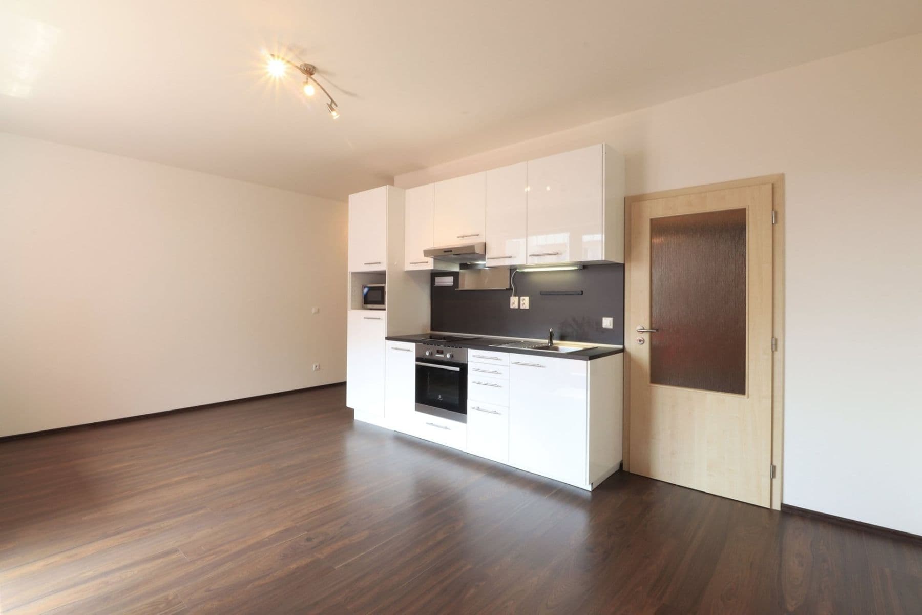Studio flat to rent, 37 m², Farkašova, Prague, Prague Studio flat to rent, 37 m², Farkašova, Prague, Prague
