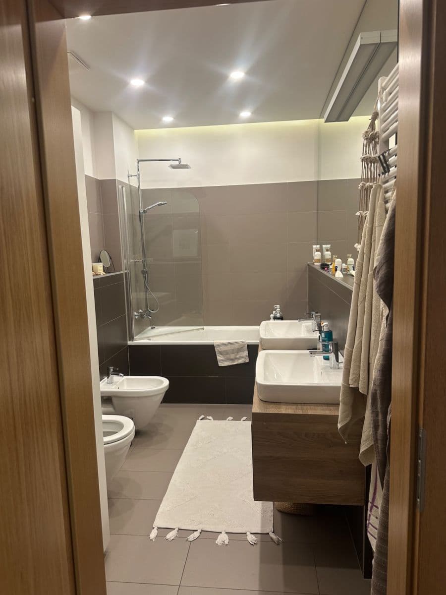 3 bedroom with open-plan kitchen flat to rent, 124 m², Pod Dvorem, Prague, Prague 3 bedroom with open-plan kitchen flat to rent, 124 m², Pod Dvorem, Prague, Prague