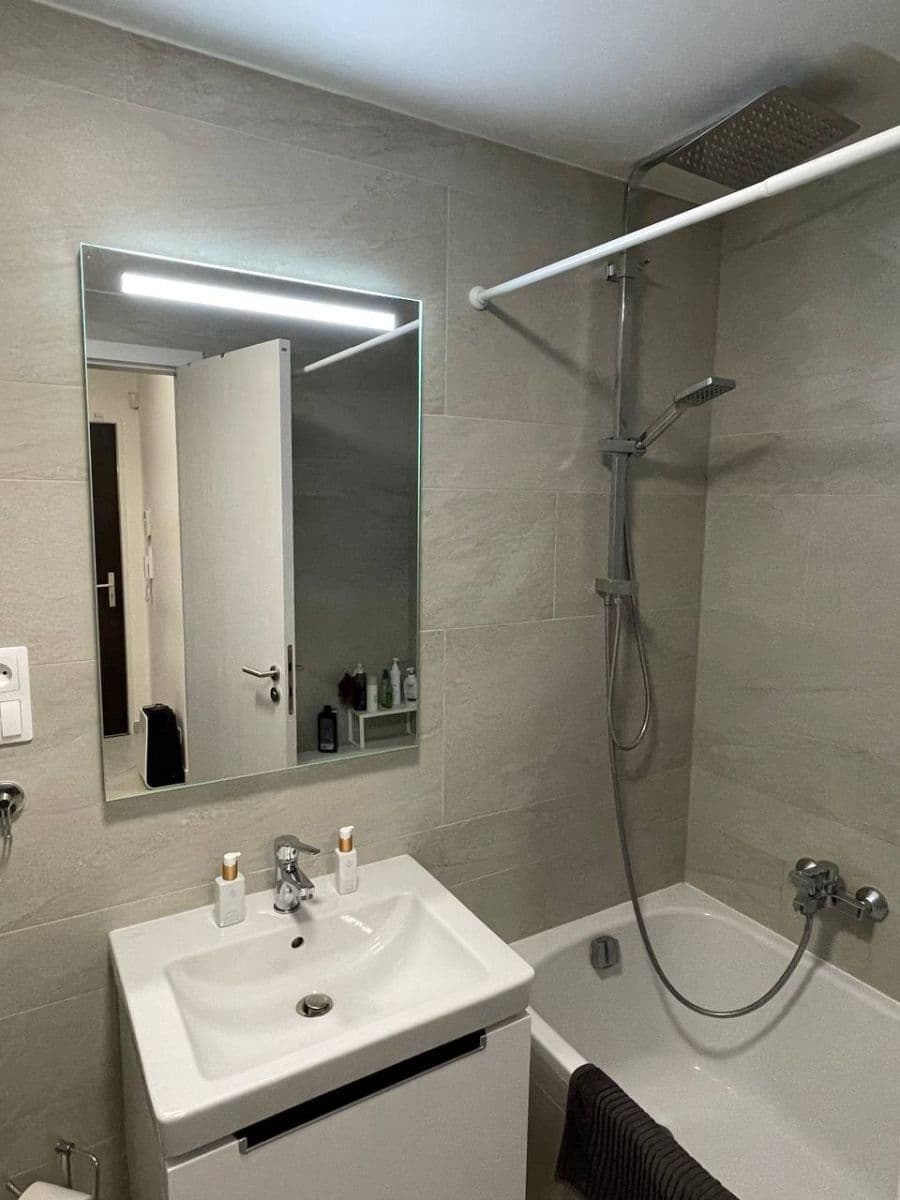 1 bedroom with open-plan kitchen flat to rent, 56 m², Drahňovická, Prague, Prague 1 bedroom with open-plan kitchen flat to rent, 56 m², Drahňovická, Prague, Prague