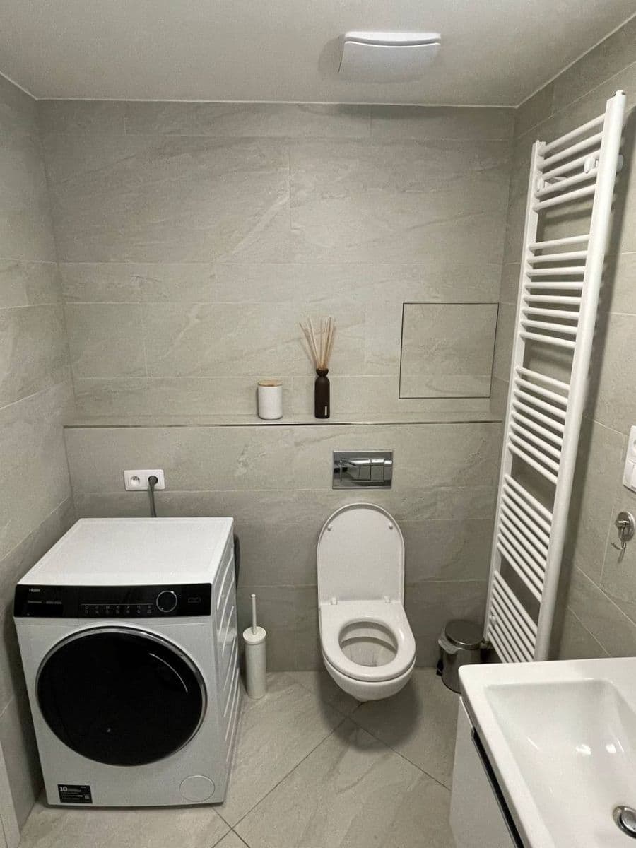 1 bedroom with open-plan kitchen flat to rent, 56 m², Drahňovická, Prague, Prague 1 bedroom with open-plan kitchen flat to rent, 56 m², Drahňovická, Prague, Prague