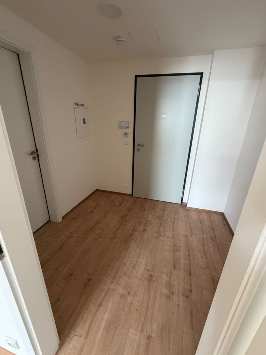 Studio flat to rent, 35 m², Nebřenická, Prague, Prague Studio flat to rent, 35 m², Nebřenická, Prague, Prague
