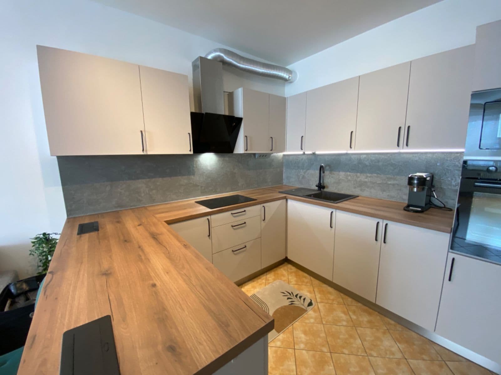 1 bedroom with open-plan kitchen flat to rent, 54 m², Zakšínská, Prague, Prague 1 bedroom with open-plan kitchen flat to rent, 54 m², Zakšínská, Prague, Prague