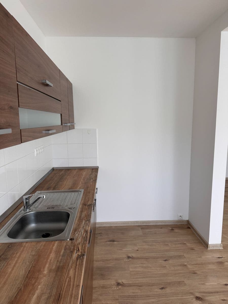 Studio flat to rent, 35 m², Ke Brodu, Loděnice, Středočeský Region Studio flat to rent, 35 m², Ke Brodu, Loděnice, Středočeský Region
