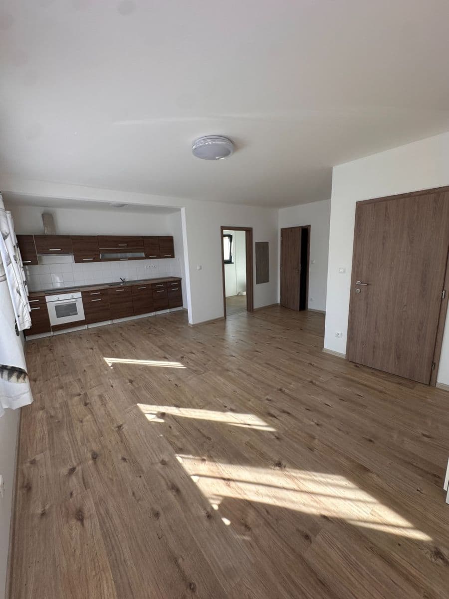 Studio flat to rent, 35 m², Ke Brodu, Loděnice, Středočeský Region Studio flat to rent, 35 m², Ke Brodu, Loděnice, Středočeský Region