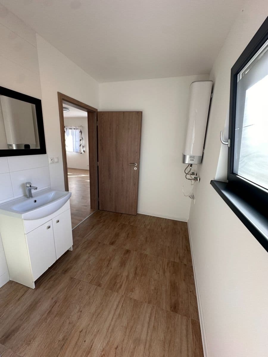 Studio flat to rent, 35 m², Ke Brodu, Loděnice, Středočeský Region Studio flat to rent, 35 m², Ke Brodu, Loděnice, Středočeský Region