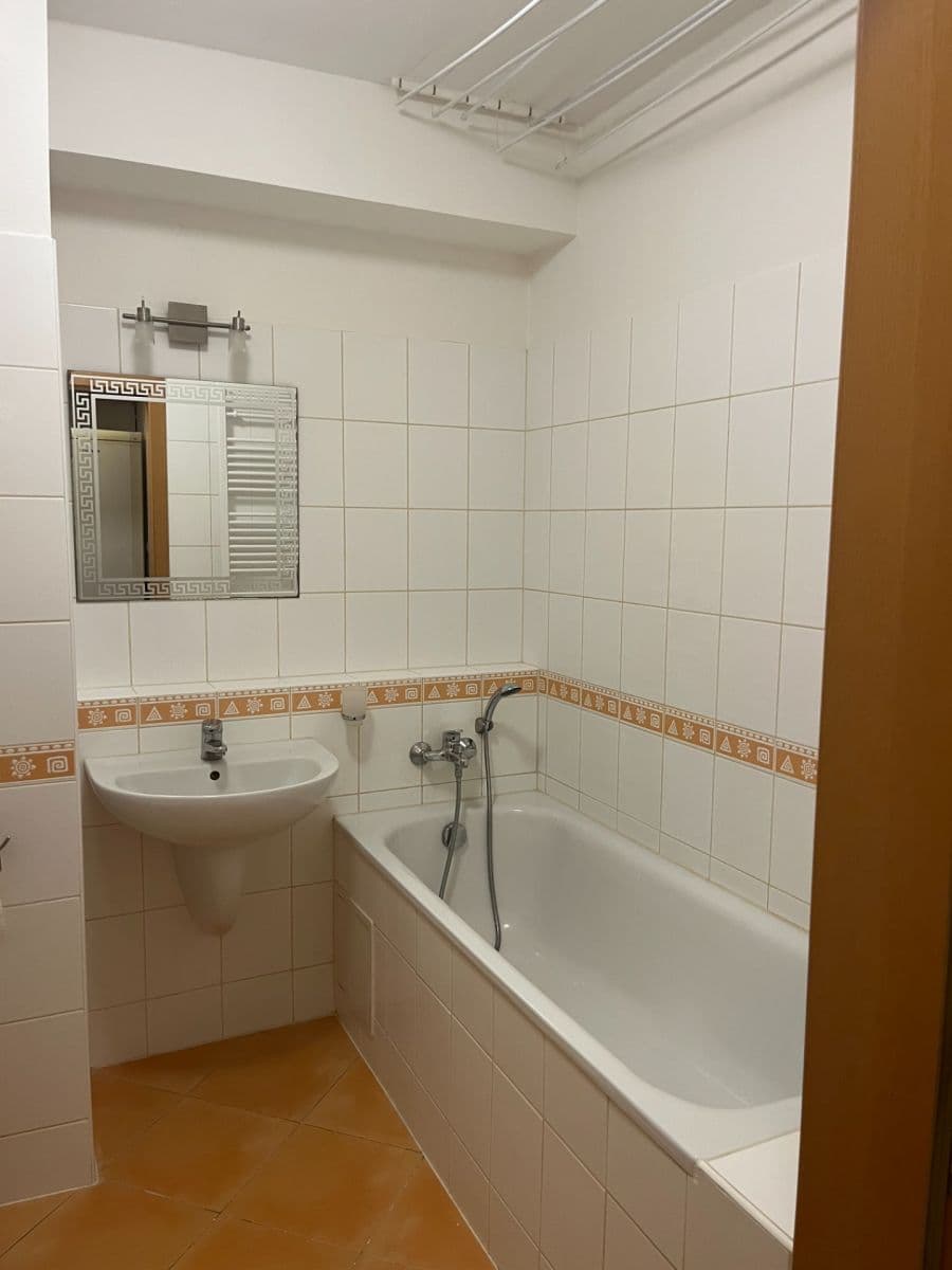 Studio flat to rent, 31 m², Kovanecká, Prague, Prague Studio flat to rent, 31 m², Kovanecká, Prague, Prague