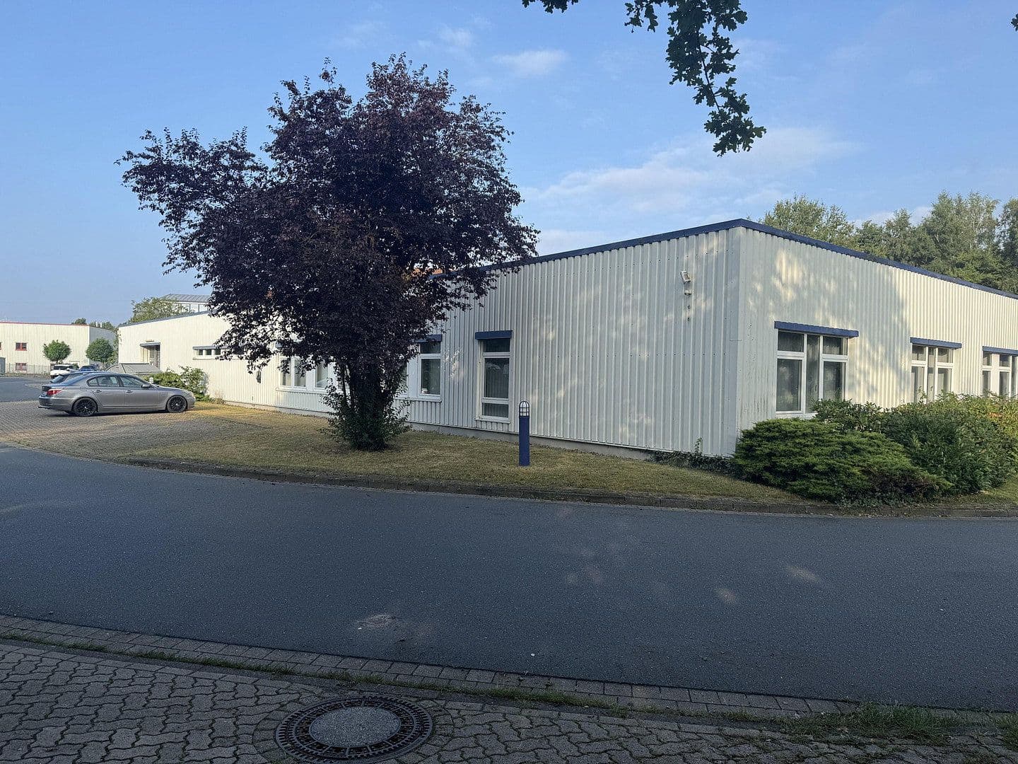 non-residential property for sale, 3,000 m², Lilienthalstraße 1, Isernhagen, Lower Saxony non-residential property for sale, 3,000 m², Lilienthalstraße 1, Isernhagen, Lower Saxony