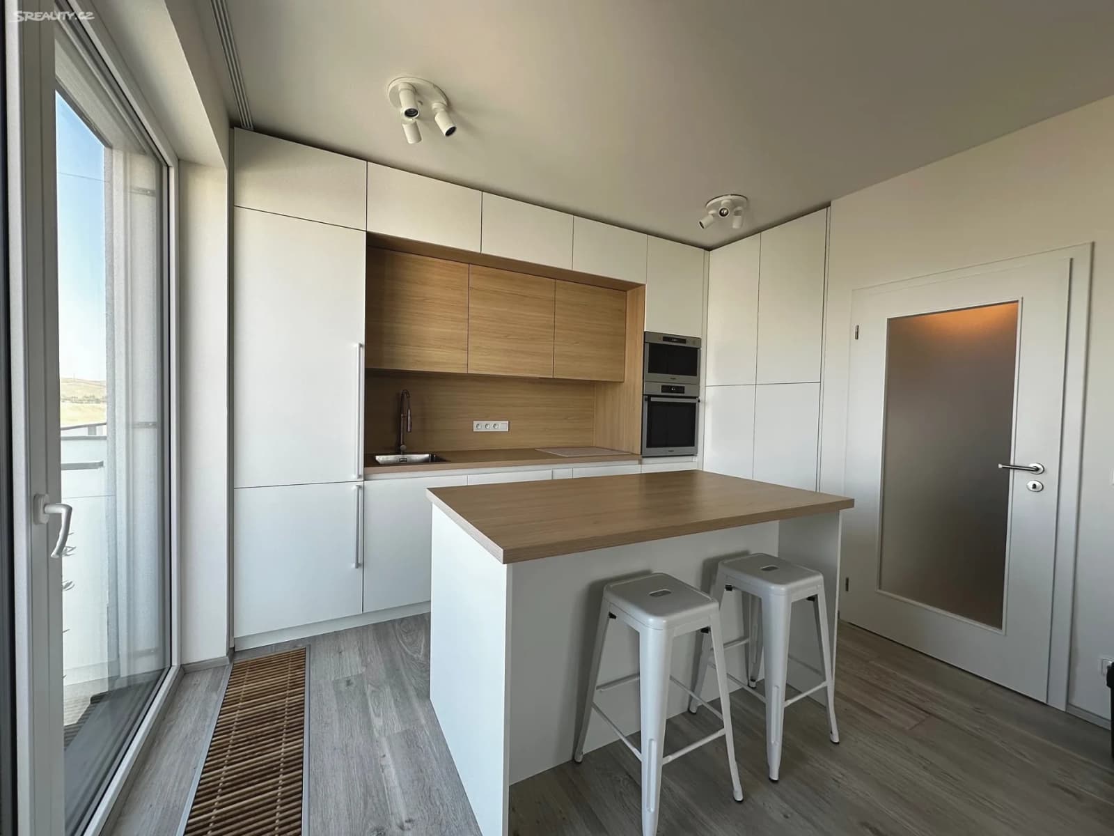 1 bedroom with open-plan kitchen flat to rent, 52 m², Oldřichovská, Prague, Prague 1 bedroom with open-plan kitchen flat to rent, 52 m², Oldřichovská, Prague, Prague