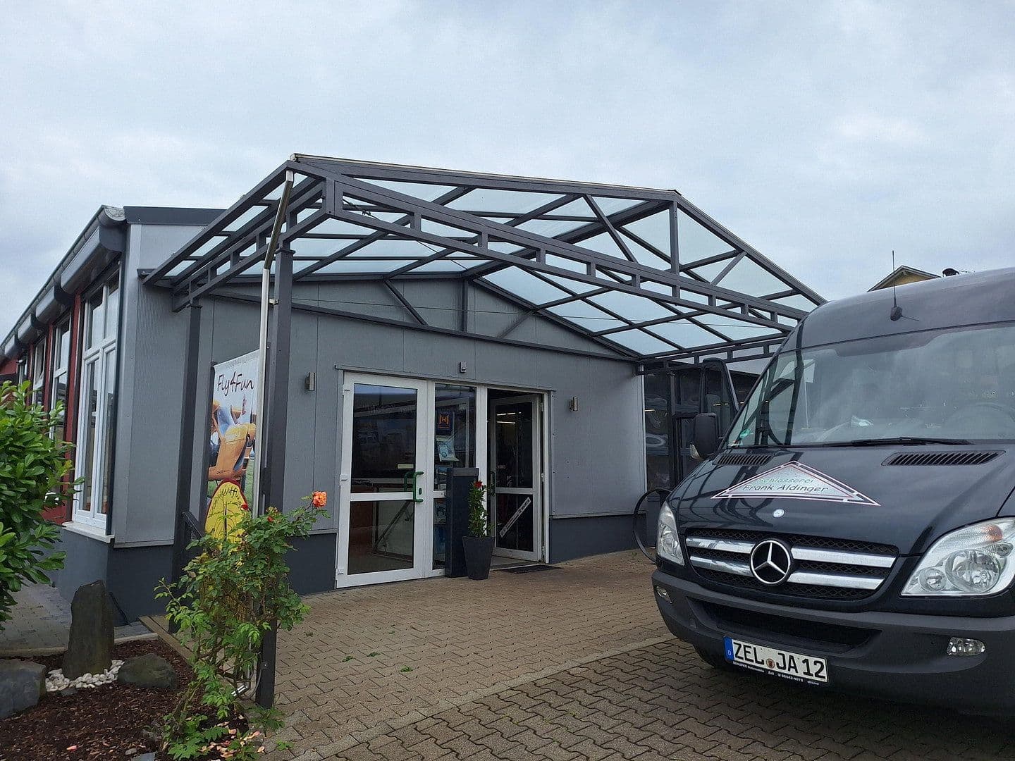 non-residential property to rent, 1,500 m², am Streitwald 1, Zell (Mosel), Rhineland-Palatinate non-residential property to rent, 1,500 m², am Streitwald 1, Zell (Mosel), Rhineland-Palatinate
