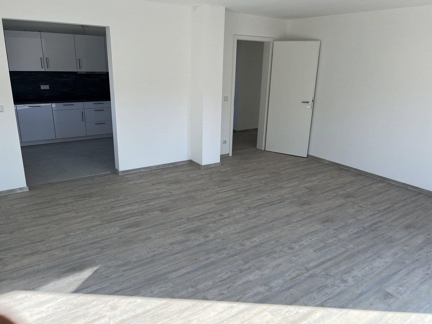 2 bedroom with open-plan kitchen flat to rent, 98 m², Am Kiefernwald 5 B, Groß Kreutz (Havel), Brandenburg 2 bedroom with open-plan kitchen flat to rent, 98 m², Am Kiefernwald 5 B, Groß Kreutz (Havel), Brandenburg