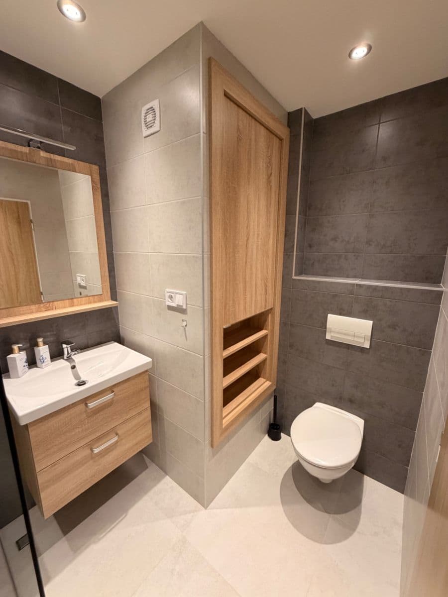 3 bedroom flat to rent, 75 m², Tatarkova, Prague, Prague 3 bedroom flat to rent, 75 m², Tatarkova, Prague, Prague