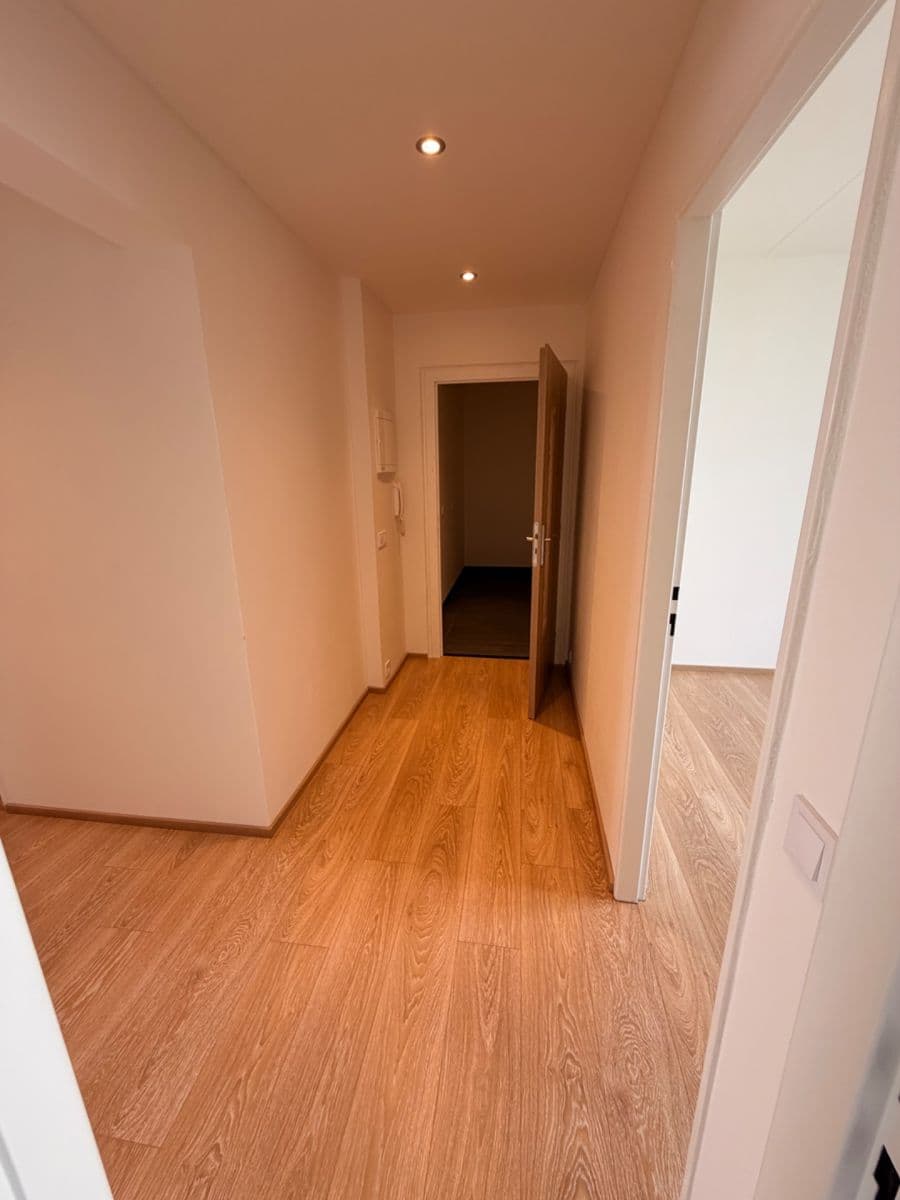 3 bedroom flat to rent, 75 m², Tatarkova, Prague, Prague 3 bedroom flat to rent, 75 m², Tatarkova, Prague, Prague
