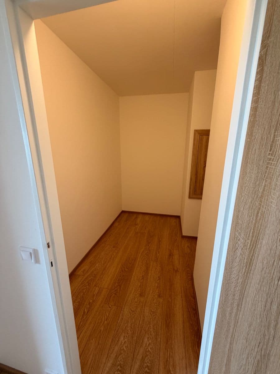 3 bedroom flat to rent, 75 m², Tatarkova, Prague, Prague 3 bedroom flat to rent, 75 m², Tatarkova, Prague, Prague