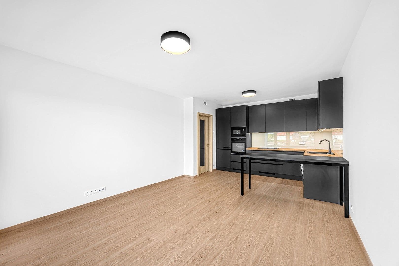 1 bedroom with open-plan kitchen flat to rent, 60 m², Pavla Beneše, Prague, Prague 1 bedroom with open-plan kitchen flat to rent, 60 m², Pavla Beneše, Prague, Prague