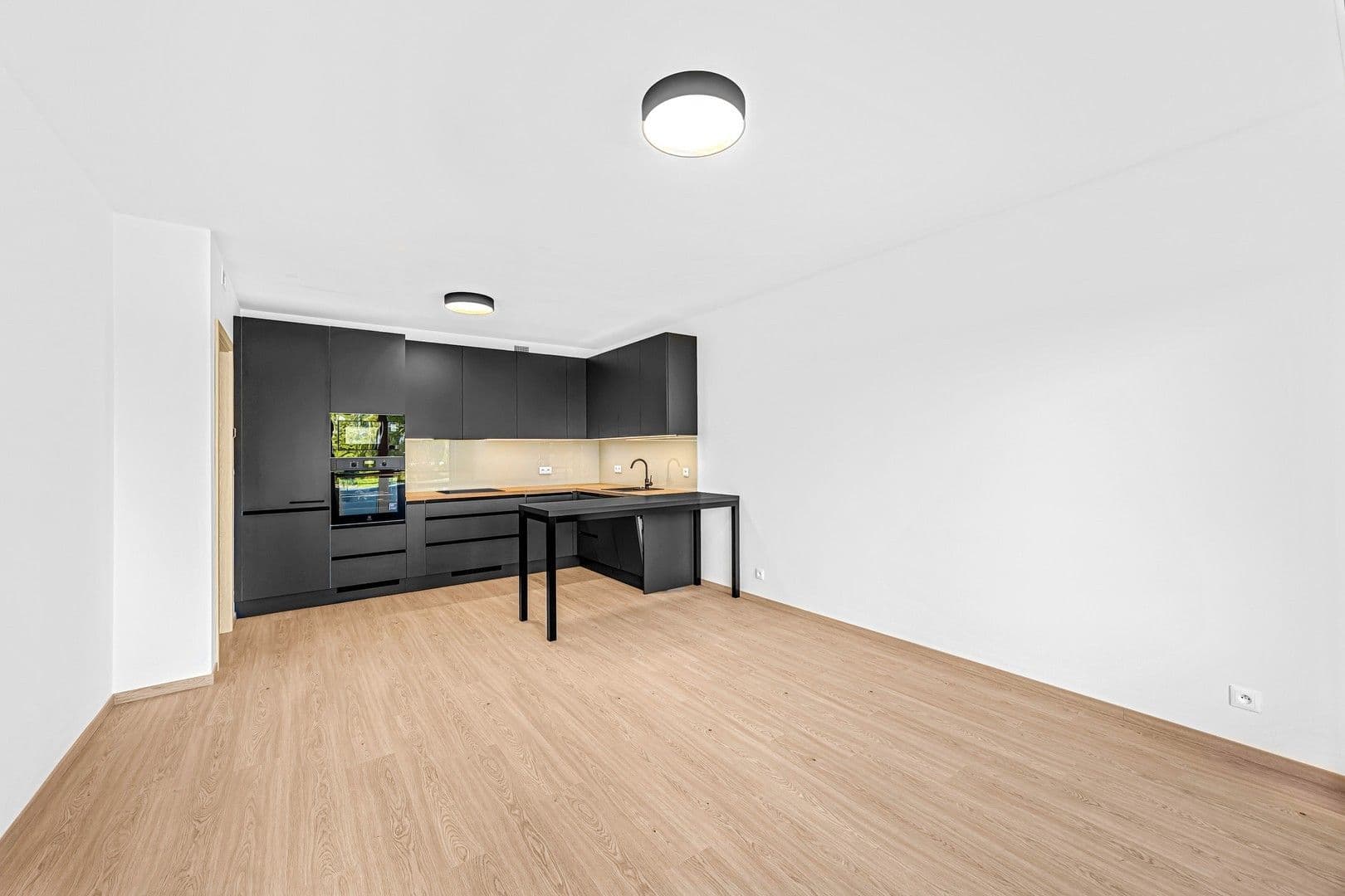 1 bedroom with open-plan kitchen flat to rent, 60 m², Pavla Beneše, Prague, Prague 1 bedroom with open-plan kitchen flat to rent, 60 m², Pavla Beneše, Prague, Prague
