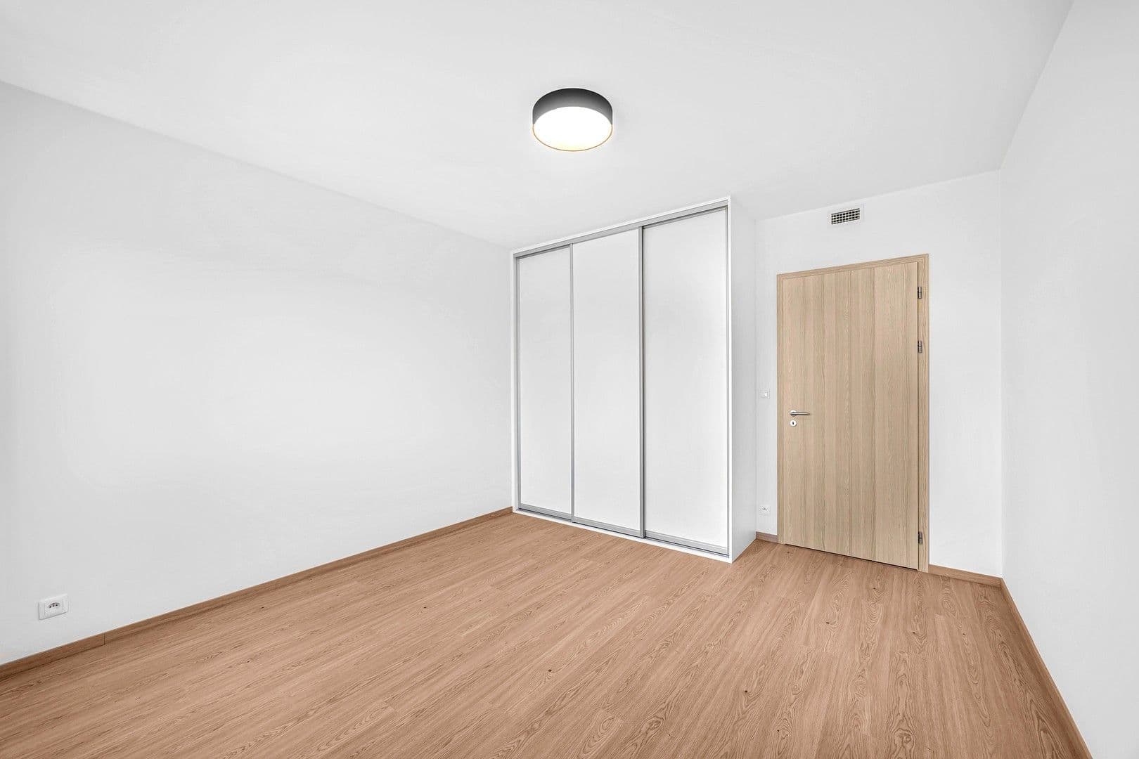 1 bedroom with open-plan kitchen flat to rent, 60 m², Pavla Beneše, Prague, Prague 1 bedroom with open-plan kitchen flat to rent, 60 m², Pavla Beneše, Prague, Prague
