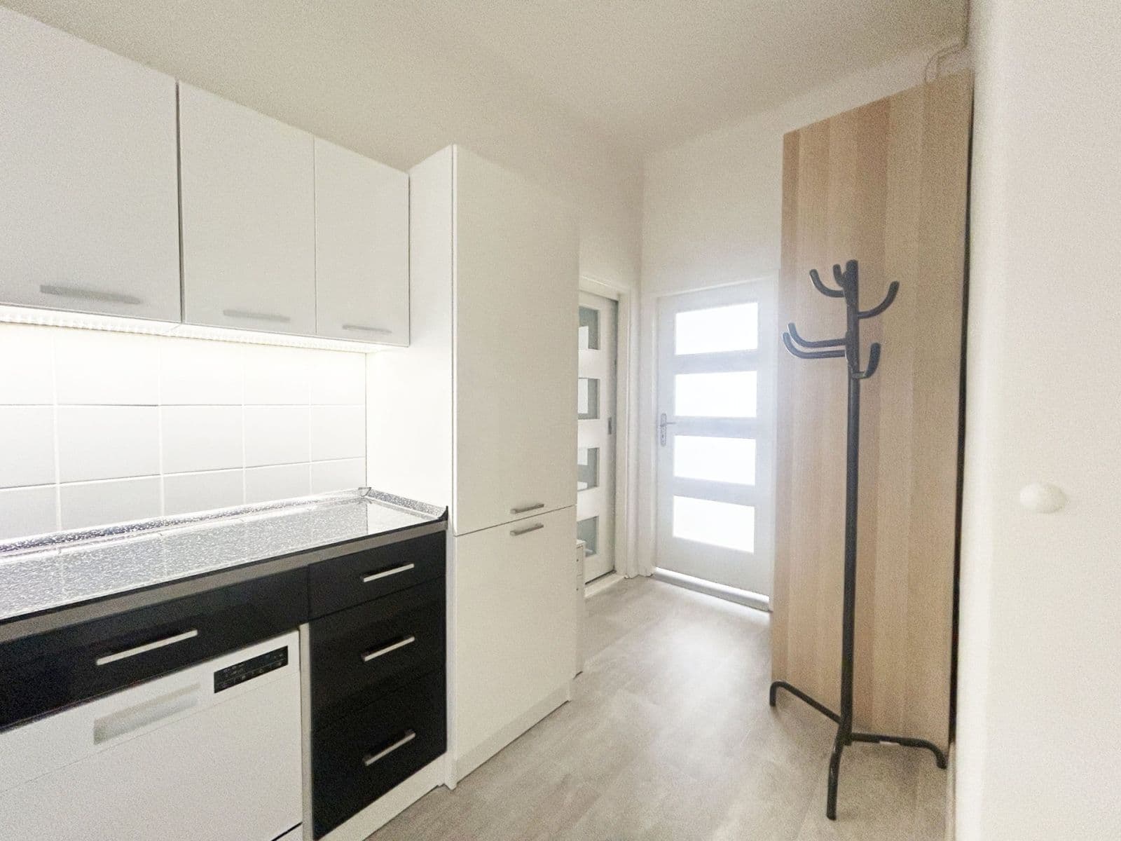 1 bedroom with open-plan kitchen flat to rent, 45 m², Stroupežnického, Prague, Prague 1 bedroom with open-plan kitchen flat to rent, 45 m², Stroupežnického, Prague, Prague