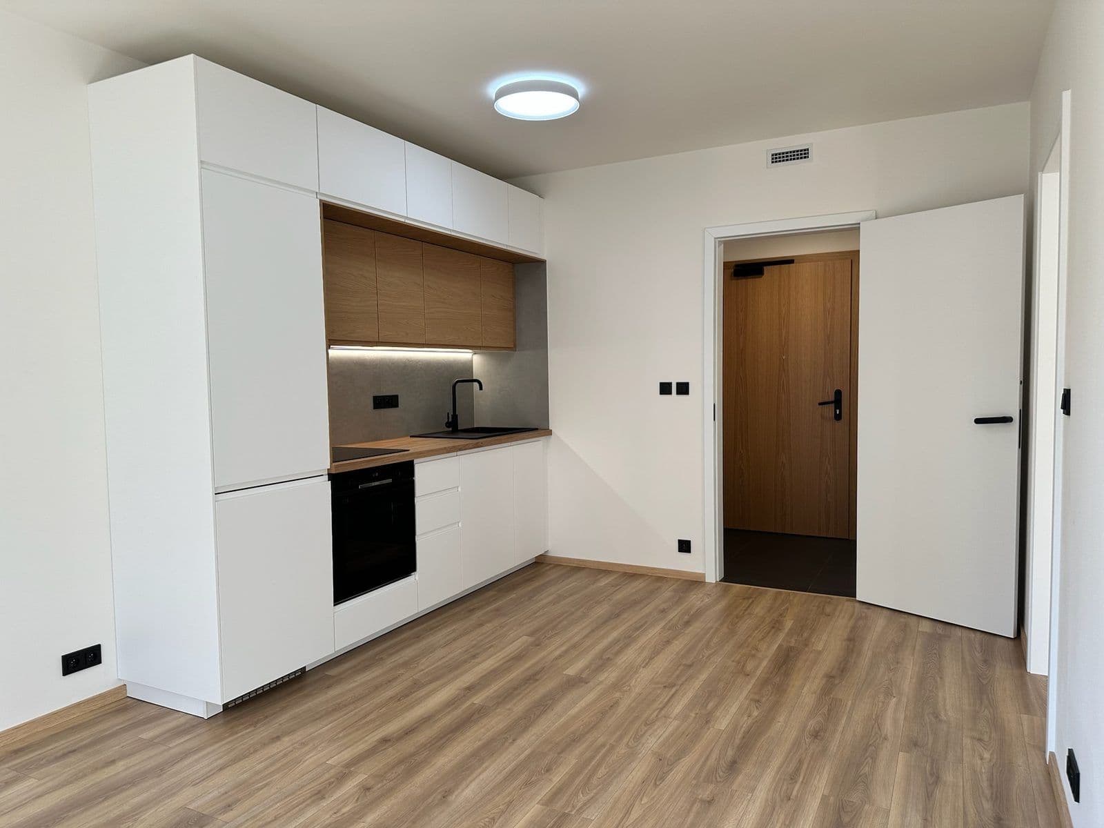 1 bedroom with open-plan kitchen flat to rent, 41 m², Starokošířská, Prague, Prague 1 bedroom with open-plan kitchen flat to rent, 41 m², Starokošířská, Prague, Prague