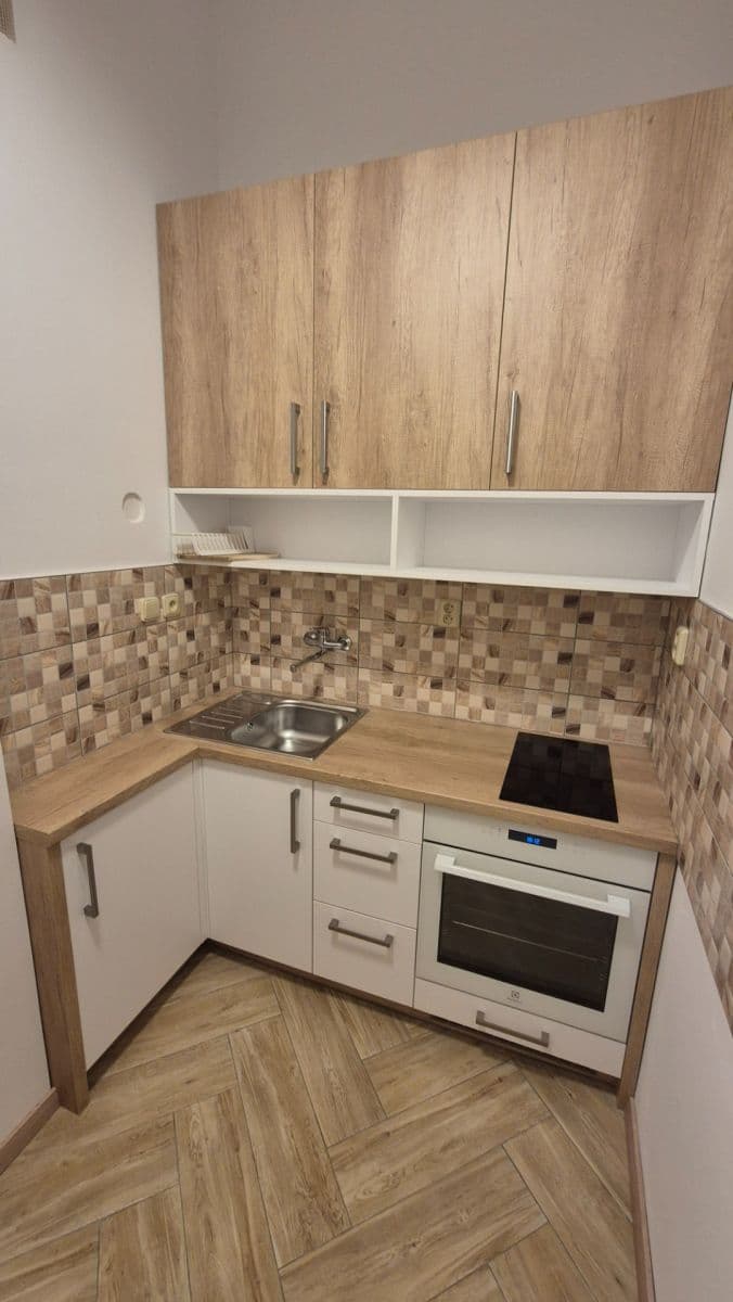 3 bedroom flat to rent, 82 m², Sládkovičova, Bratislava - mestská časť Staré Mesto, Bratislavský Region 3 bedroom flat to rent, 82 m², Sládkovičova, Bratislava - mestská časť Staré Mesto, Bratislavský Region