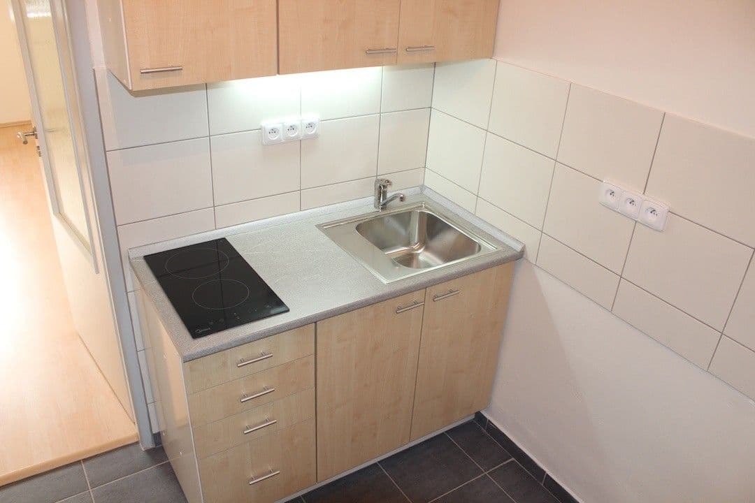 Studio flat to rent, 24 m², Jerevanská, Prague, Prague Studio flat to rent, 24 m², Jerevanská, Prague, Prague