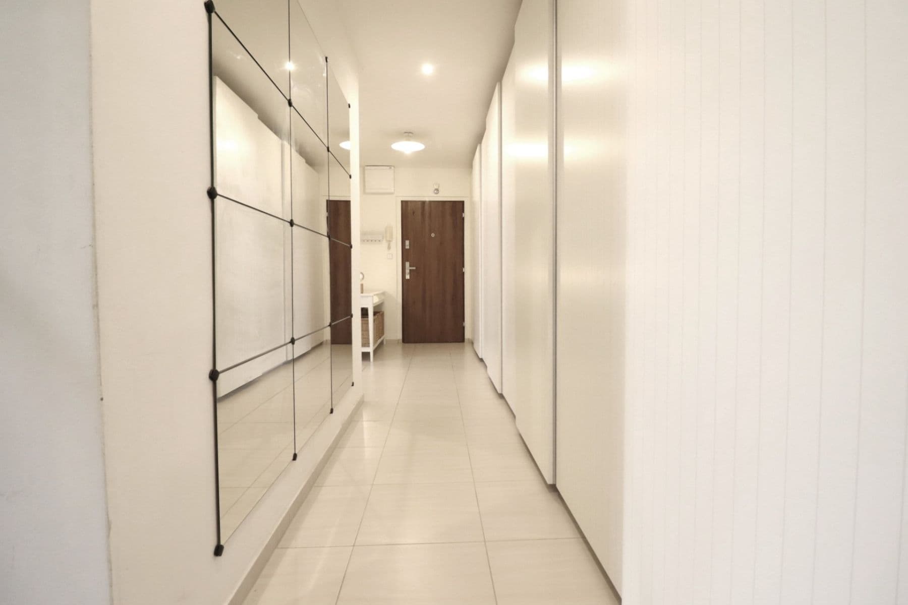 1 bedroom with open-plan kitchen flat to rent, 59 m², Jerevanská, Prague, Prague 1 bedroom with open-plan kitchen flat to rent, 59 m², Jerevanská, Prague, Prague