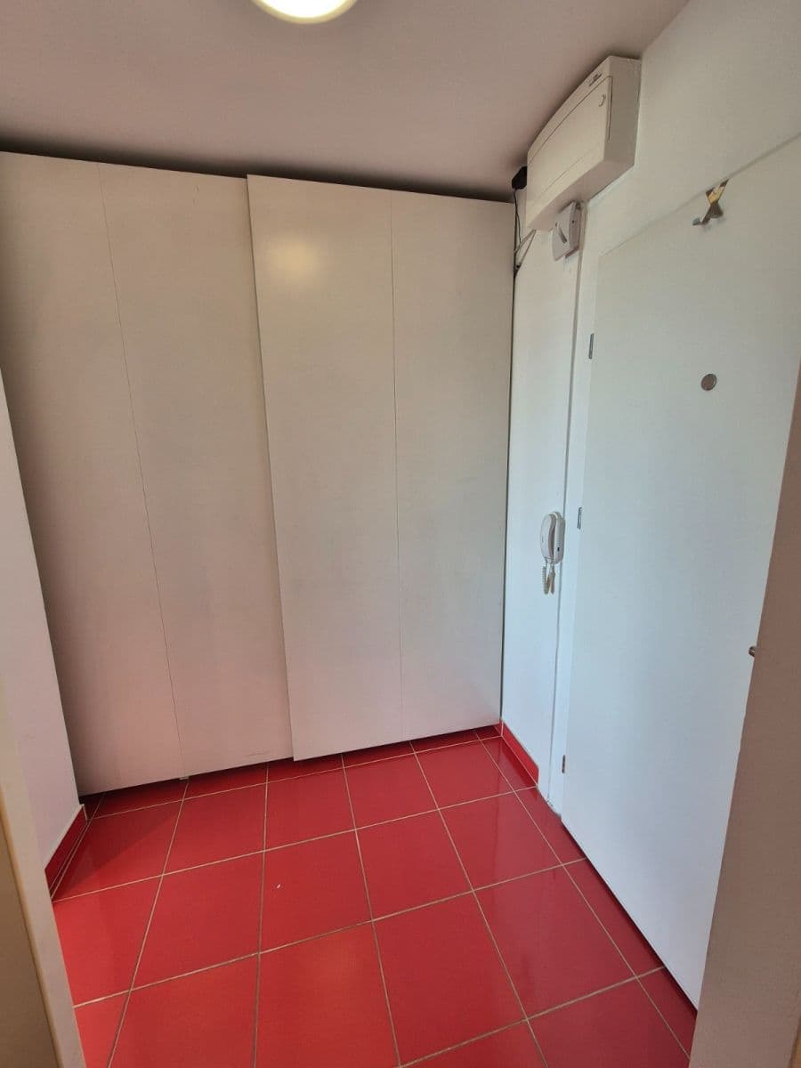 Studio flat to rent, 33 m², Švermova, Brno, Jihomoravský Region Studio flat to rent, 33 m², Švermova, Brno, Jihomoravský Region