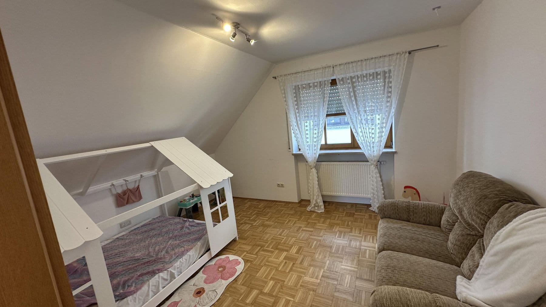 house to rent, 150 m², Seubersdorf in der Oberpfalz, Bavaria house to rent, 150 m², Seubersdorf in der Oberpfalz, Bavaria