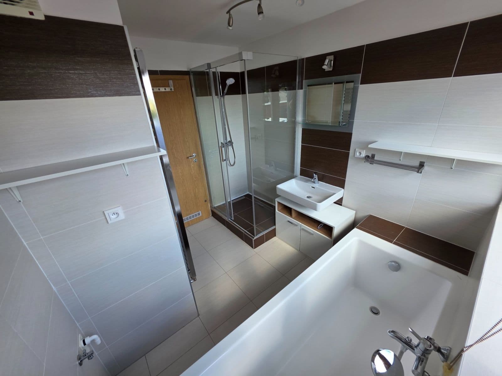 3 bedroom with open-plan kitchen flat to rent, 127 m², Ke Škole, Mníšek pod Brdy, Středočeský Region 3 bedroom with open-plan kitchen flat to rent, 127 m², Ke Škole, Mníšek pod Brdy, Středočeský Region