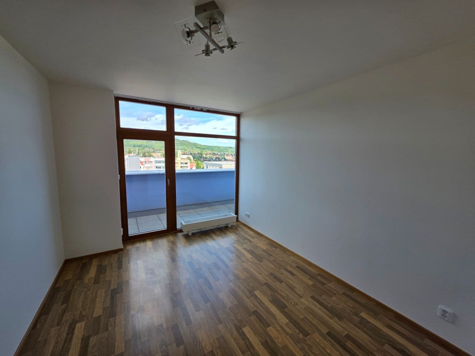 3 bedroom with open-plan kitchen flat to rent, 127 m², Ke Škole, Mníšek pod Brdy, Středočeský Region 3 bedroom with open-plan kitchen flat to rent, 127 m², Ke Škole, Mníšek pod Brdy, Středočeský Region