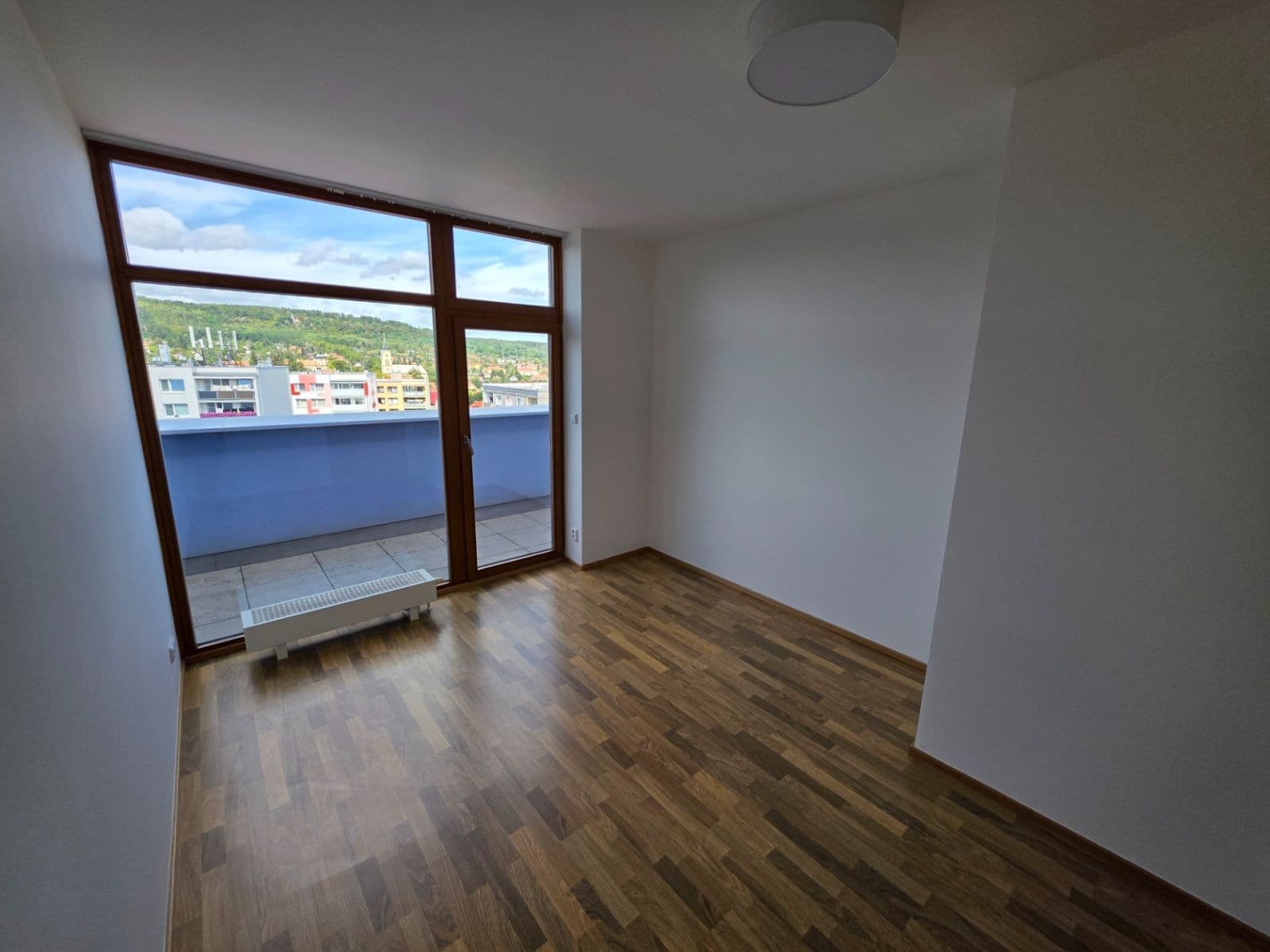 3 bedroom with open-plan kitchen flat to rent, 127 m², Ke Škole, Mníšek pod Brdy, Středočeský Region 3 bedroom with open-plan kitchen flat to rent, 127 m², Ke Škole, Mníšek pod Brdy, Středočeský Region