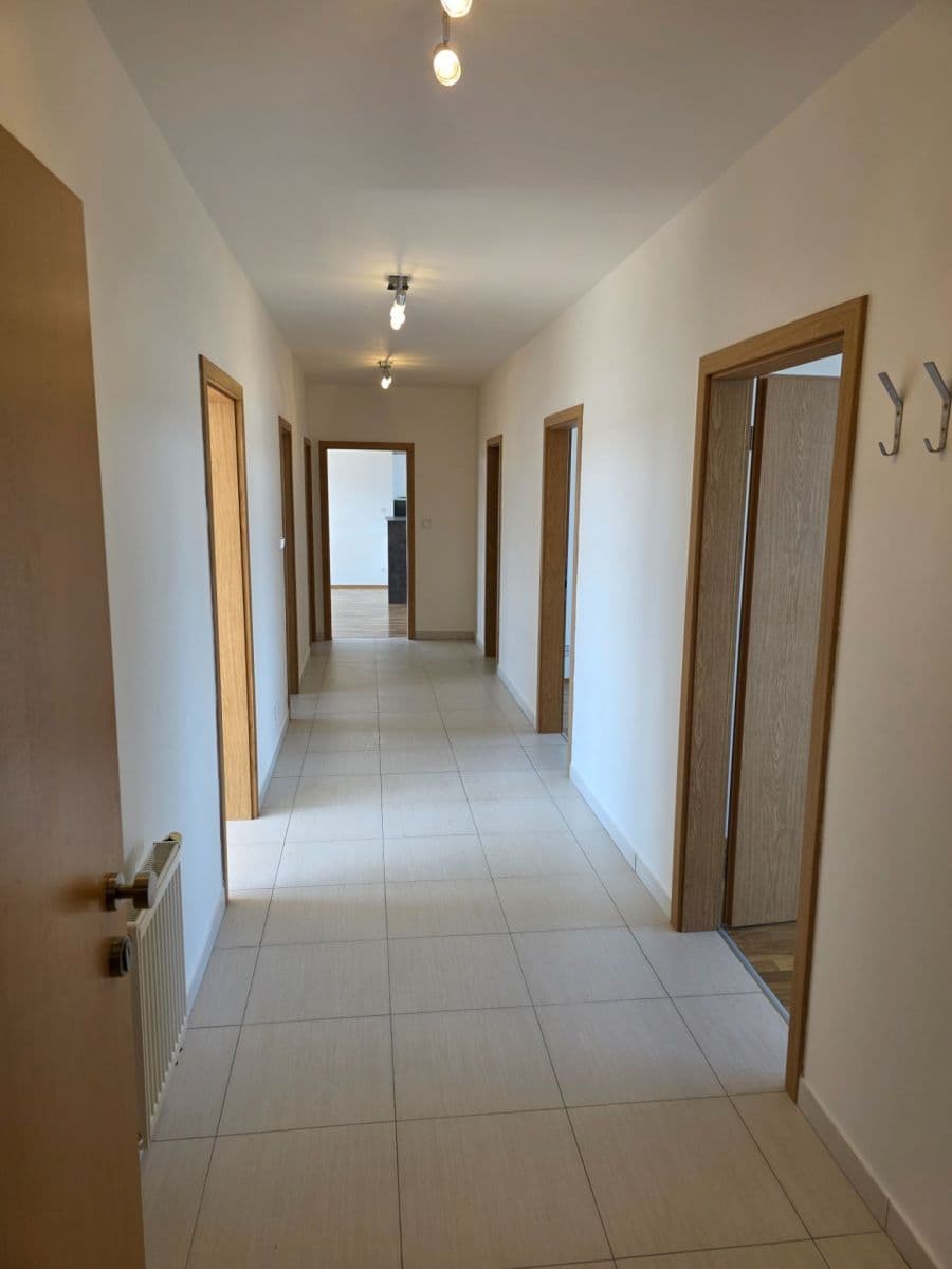 3 bedroom with open-plan kitchen flat to rent, 127 m², Ke Škole, Mníšek pod Brdy, Středočeský Region 3 bedroom with open-plan kitchen flat to rent, 127 m², Ke Škole, Mníšek pod Brdy, Středočeský Region