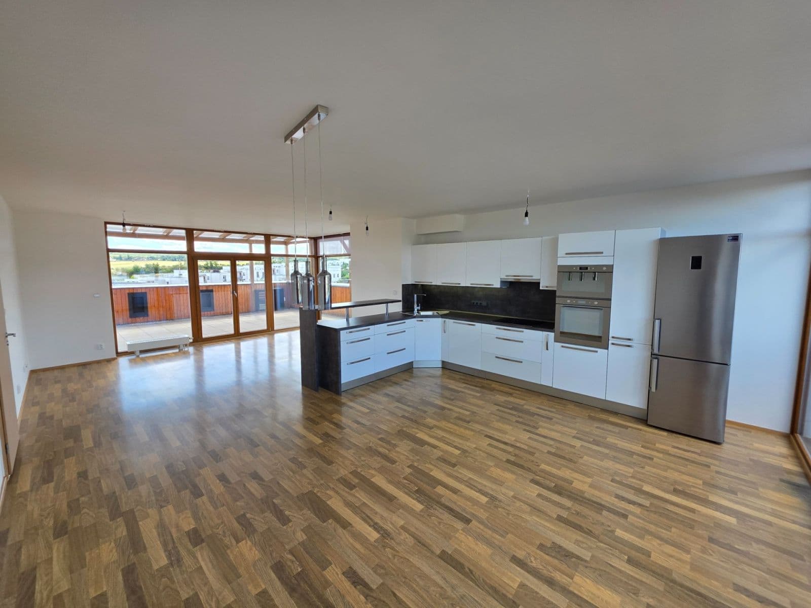 3 bedroom with open-plan kitchen flat to rent, 127 m², Ke Škole, Mníšek pod Brdy, Středočeský Region 3 bedroom with open-plan kitchen flat to rent, 127 m², Ke Škole, Mníšek pod Brdy, Středočeský Region